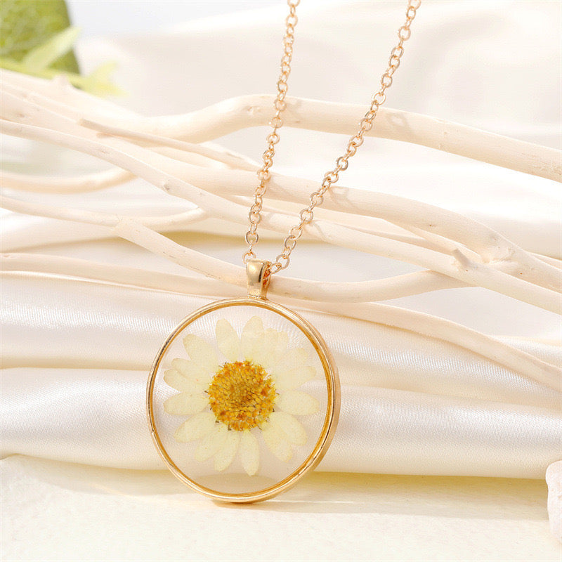 Daisy Bloom Resin Pendant Necklace