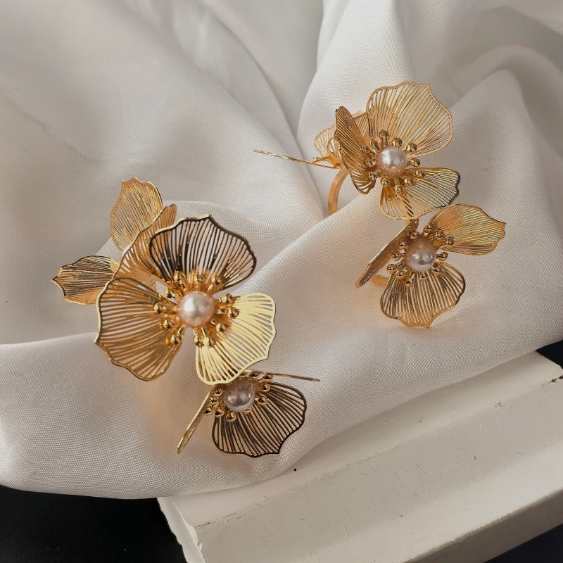 Lumière Bloom Pearl Earrings